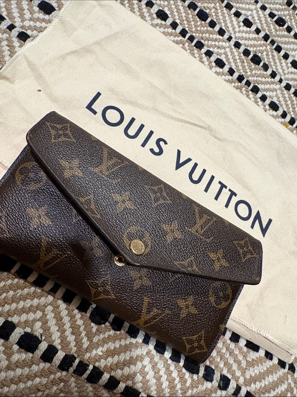 Louis Vuitton Sarah Wallet in Monogram canvas with red interior